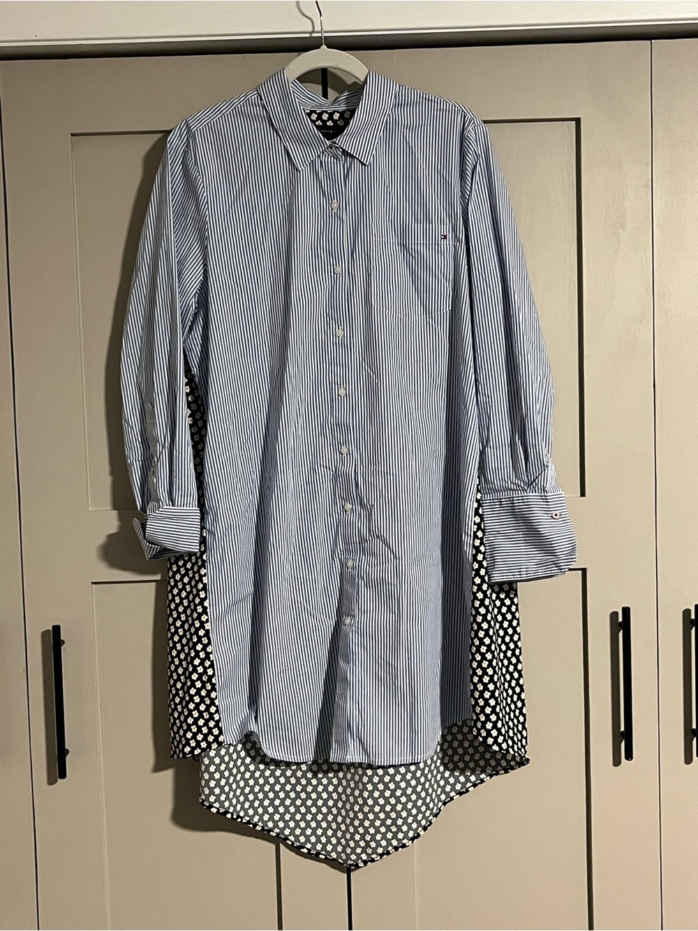 Tommy Hilfiger Blue/White Striped Floral BackWomen's Button-Up Tunic Size Medium